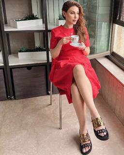Yara feet photo 10