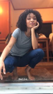 Yara Shahidi feet photo thumbnail