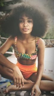 Yara Shahidi feet photo thumbnail