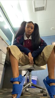 Yara Shahidi feet photo thumbnail