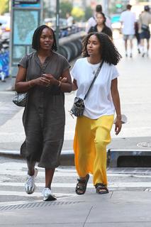 Yara Shahidi feet photo thumbnail