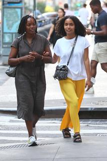 Yara Shahidi feet photo thumbnail