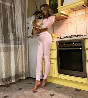Yara Zaya feet photo 3