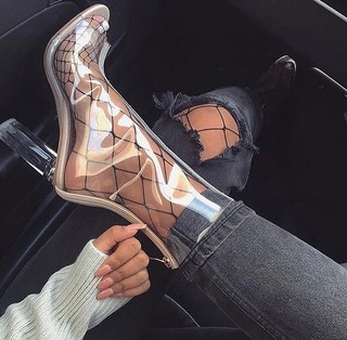 Yara Zaya feet photo 2