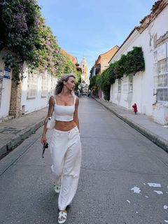 Yara Zaya feet photo 2
