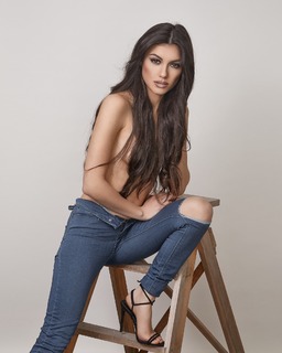 Yasemin Islek feet photo 1