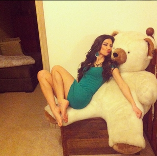 Yasemin Islek feet photo 17