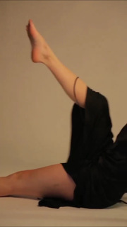 Yasemin Kay Allen feet photo 8