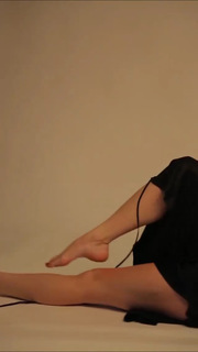 Yasemin Kay Allen feet photo 7