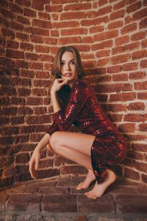 Yasemin Kay Allen feet photo 10