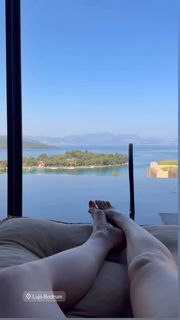 Yasemin Kay Allen feet photo 2