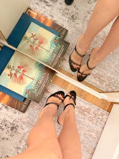 Yasemin Kay Allen feet photo 1