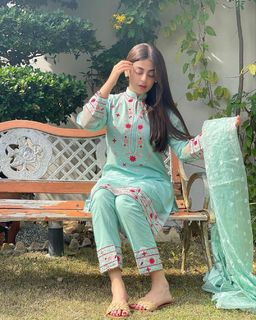 Yashma Gill feet photo 5