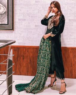 Yashma Gill feet photo 4
