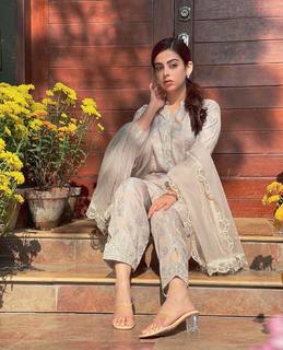 Yashma Gill feet photo 3