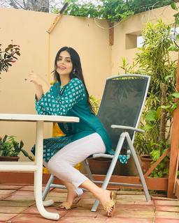 Yashma Gill feet photo 9
