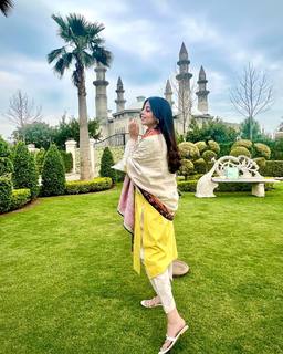 Yashma Gill feet photo 4