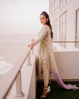 Yashma Gill feet photo 8