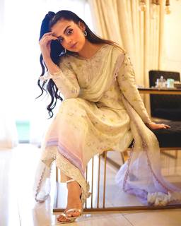 Yashma Gill feet photo 7