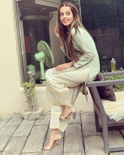 Yashma Gill feet photo 15