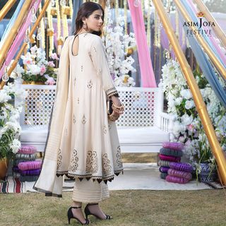 Yashma Gill feet photo 3