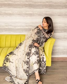 Yashma Gill feet photo 18