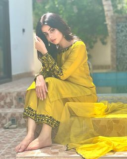 Yashma Gill feet photo 13