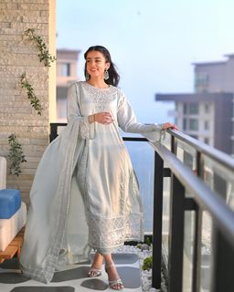 Yashma Gill feet photo 7