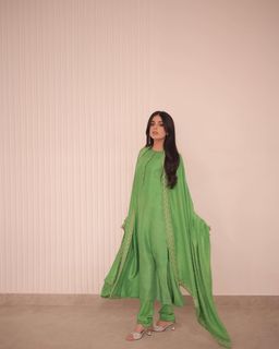 Yashma Gill feet photo 17
