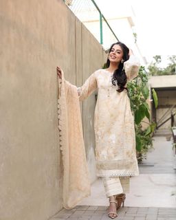 Yashma Gill feet photo 13