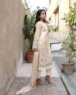 Yashma Gill feet photo 11