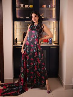 Yashma Gill feet photo 6