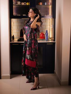 Yashma Gill feet photo 5