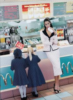 Yasmeen Ghauri feet photo 17