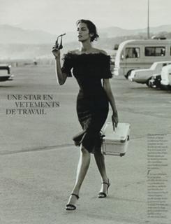 Yasmeen Ghauri feet photo 11