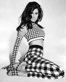 Yasmeen Ghauri feet photo 17