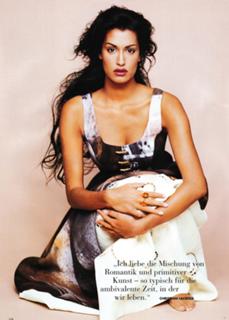 Yasmeen Ghauri feet photo 15