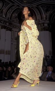 Yasmeen Ghauri feet photo 11