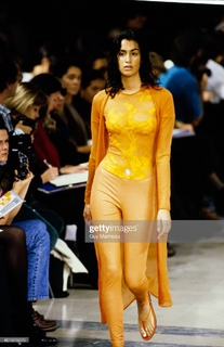 Yasmeen Ghauri feet photo 4
