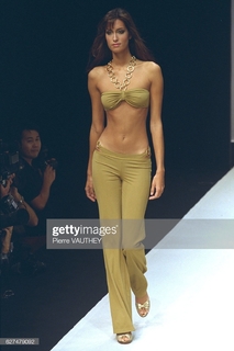 Yasmeen Ghauri feet photo 19