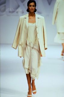 Yasmeen Ghauri feet photo 4