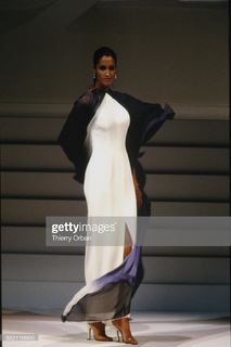 Yasmeen Ghauri feet photo 8