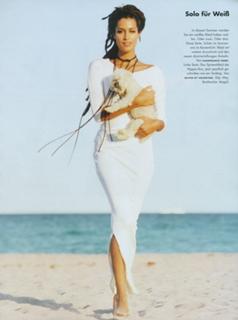 Yasmeen Ghauri feet photo 2