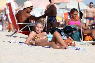 Yasmin Brunet feet photo thumbnail