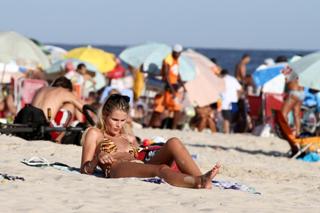 Yasmin Brunet feet photo thumbnail