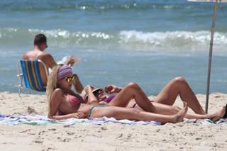 Yasmin Brunet feet photo thumbnail