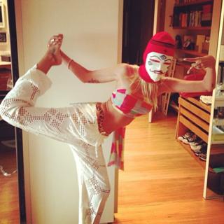 Yasmin Brunet feet photo thumbnail