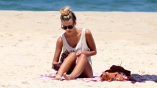 Yasmin Brunet feet photo thumbnail