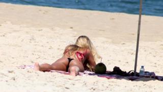 Yasmin Brunet feet photo thumbnail