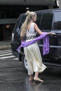 Yasmin Brunet feet photo thumbnail